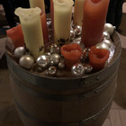 Kerzen auf dem Weinfass